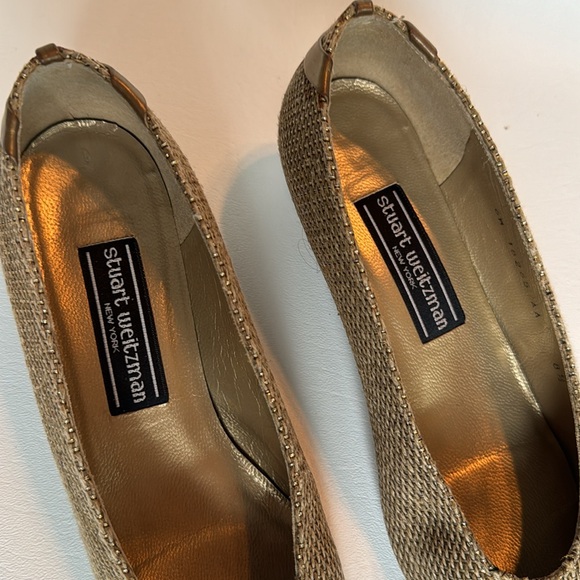 Stuart Weitzman Beige Woven Leather Pumps in 8.5 - Picture 2 of 9